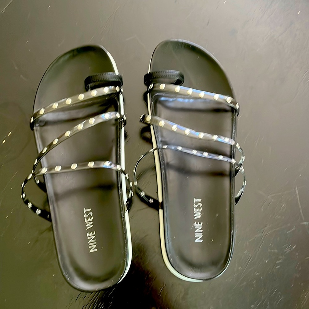 Nine West black and white sandal. Size 7 1/2. NWT (sticker on heel)